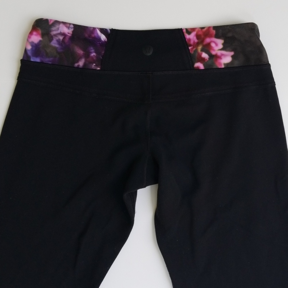 Lululemon Power Up Crop Reversible floral/black 6